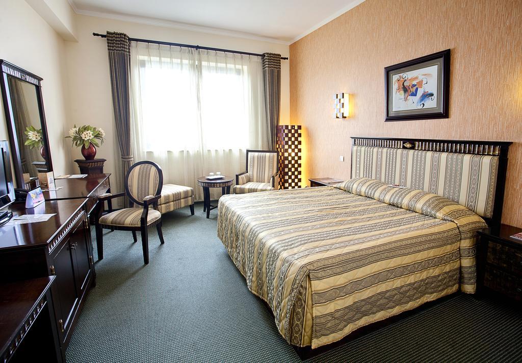 Hotel Tecadra Pipera ภายนอก รูปภาพ