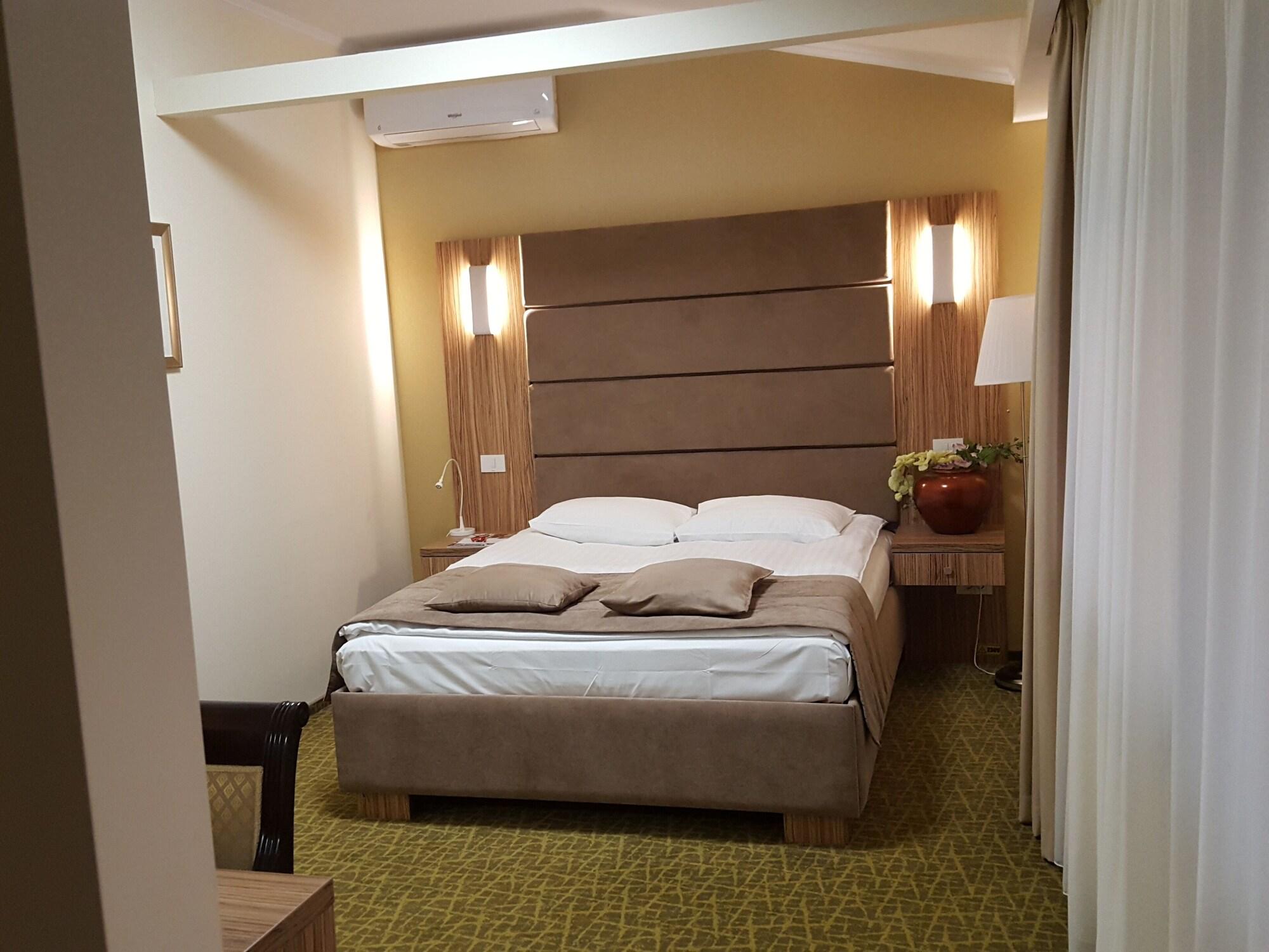 Hotel Tecadra Pipera ภายนอก รูปภาพ