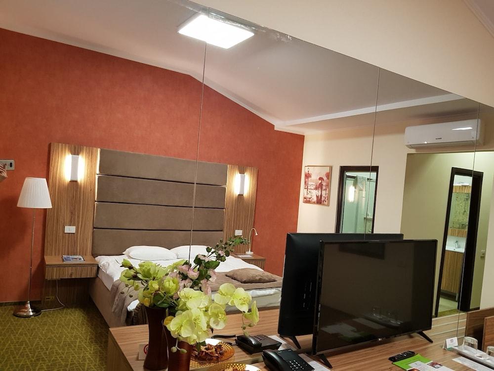 Hotel Tecadra Pipera ภายนอก รูปภาพ