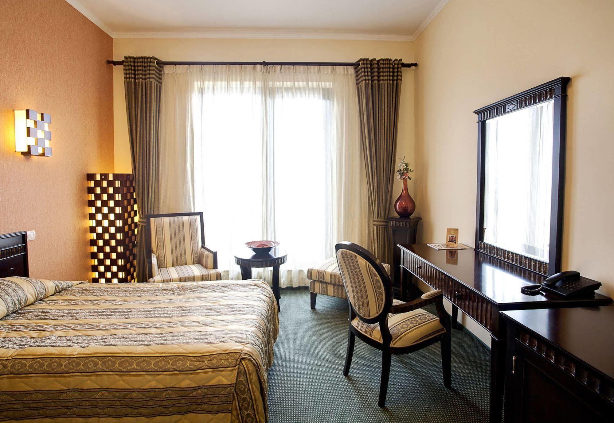 Hotel Tecadra Pipera ภายนอก รูปภาพ