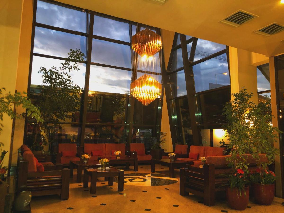 Hotel Tecadra Pipera ภายนอก รูปภาพ