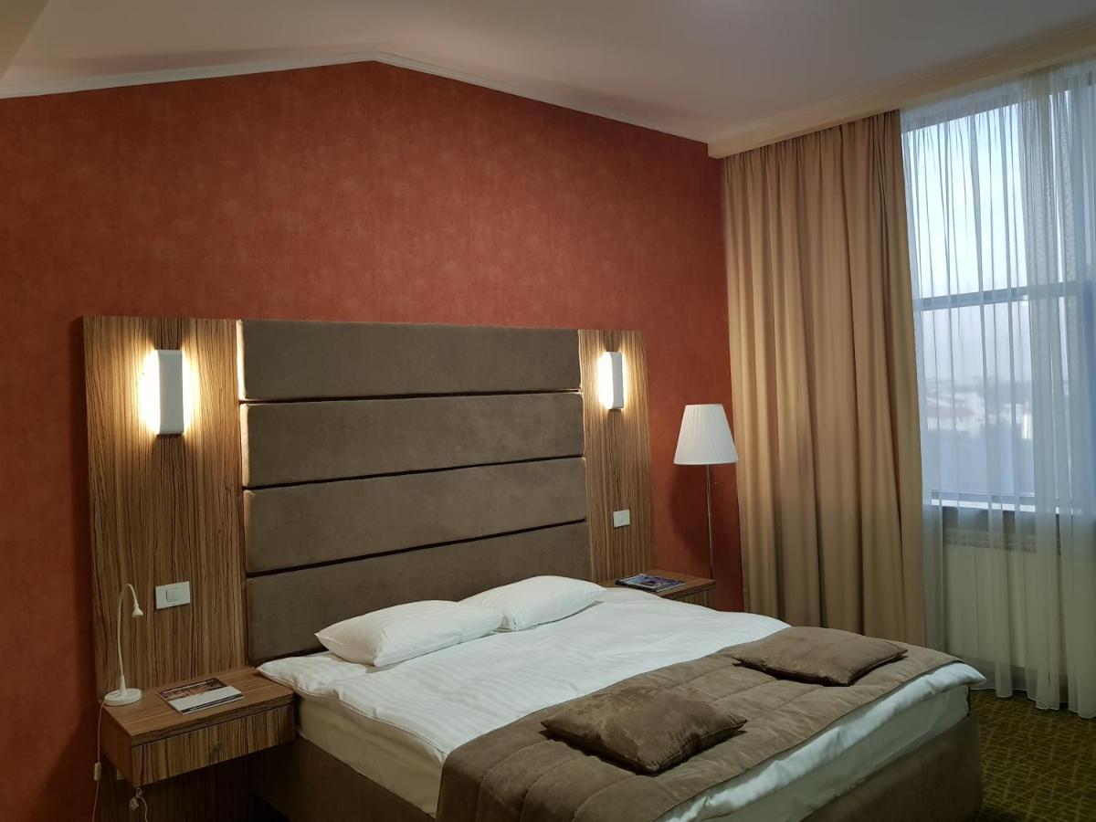 Hotel Tecadra Pipera ภายนอก รูปภาพ
